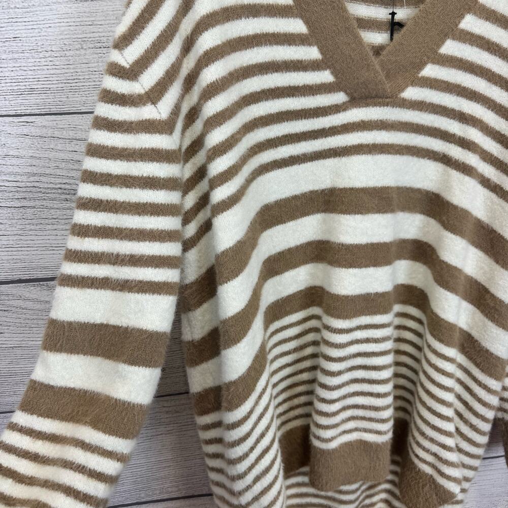 Ava & Viv Plus Size Cream & Tan Striped V-Neck Oversized Sweater Size 1X - Picture 5 of 9
